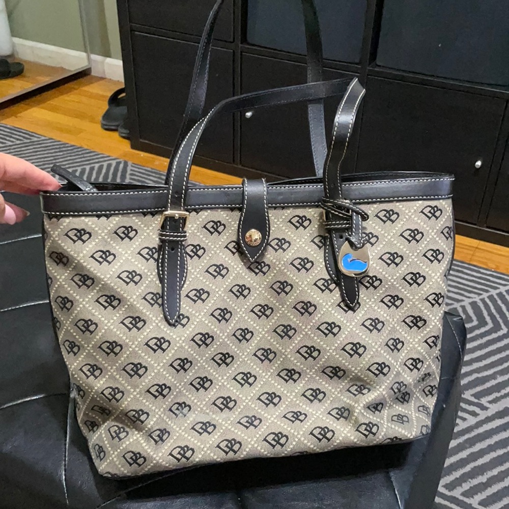 Dooney and bourke shoulder purse